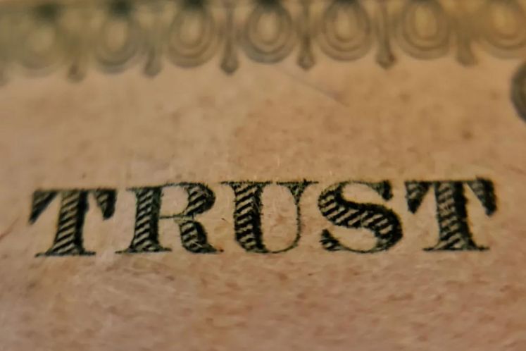 銀保監(jiān)會(huì)黃洪告誡信托業(yè)：杜絕與監(jiān)管博弈心態(tài)，樹立賺“辛苦錢”理念