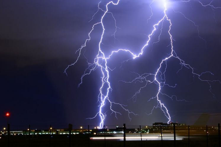 信用債暴雷難擋銀行股爆發，不良資產擾動因素尤在