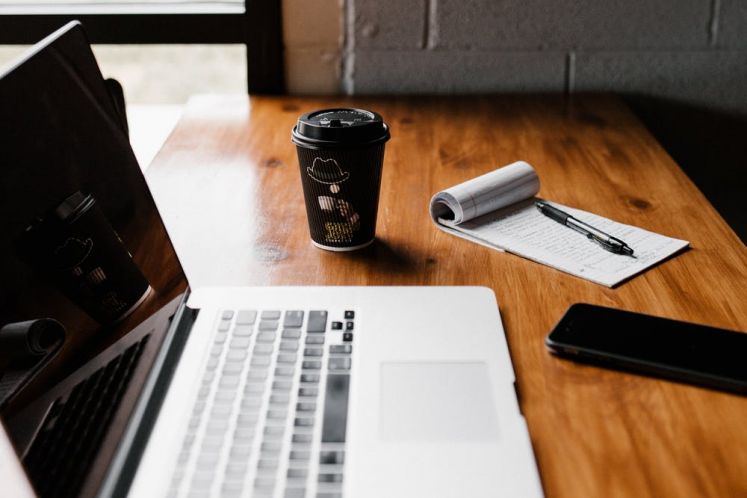 上市銀行開先河曬起了月報，月報與年報“齊飛”：銀行股修復行情將至？