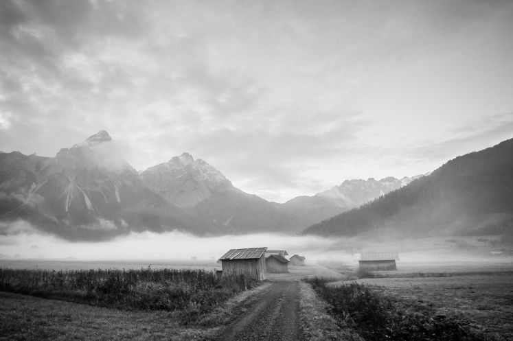 “最大房企”3000億有息負(fù)債壓頂,離岸融資渠道仍存不確定性